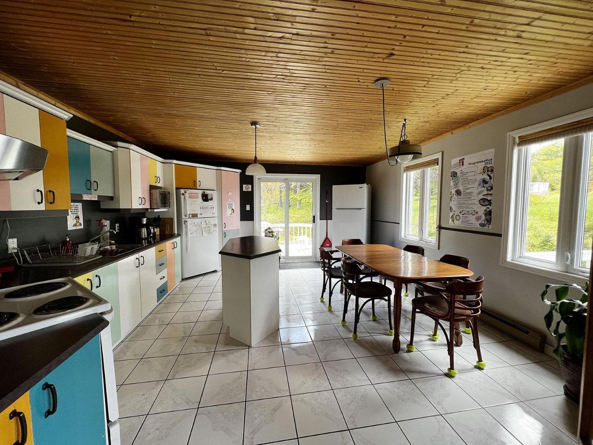 Chill Shack - Auberge Jeunesse Sainte Anne des Monts Bagian luar foto